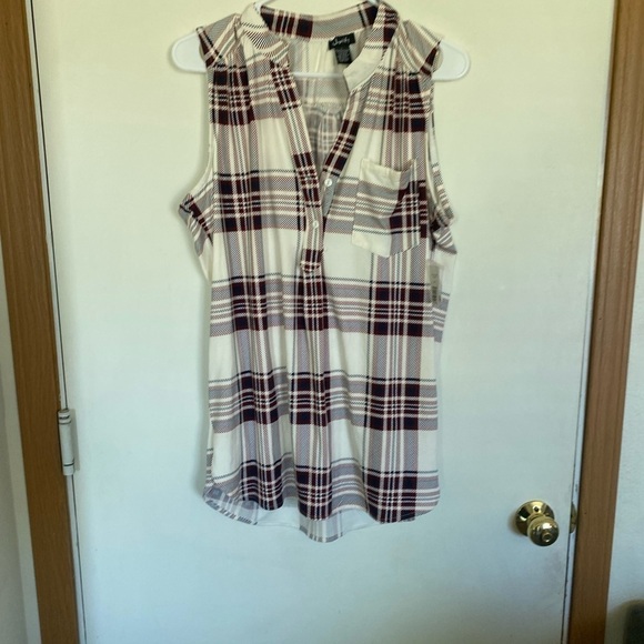 NWT justify large red, white and blue plaid sleeveless top - Picture 1 of 6